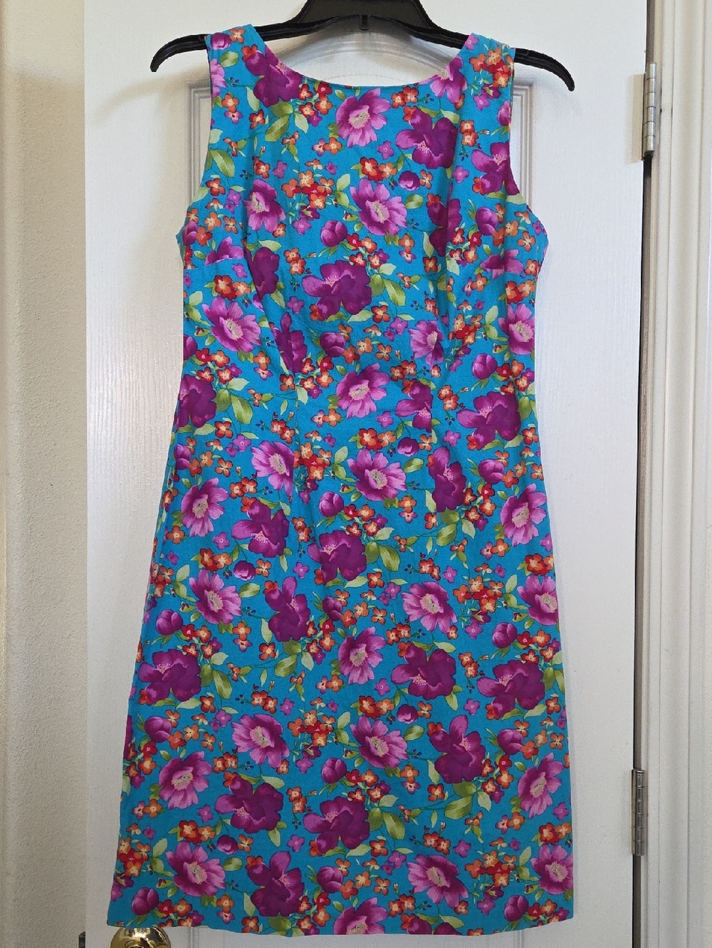 Vintage Floral Print, Tea Length, Sheath Dress!
